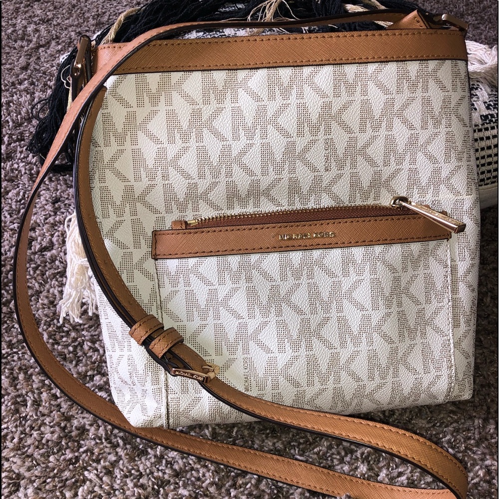Michael Kors Crossbody!
